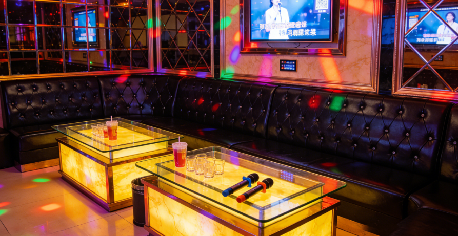 西安包厢里的旋律，藏着一代人的青春与心事